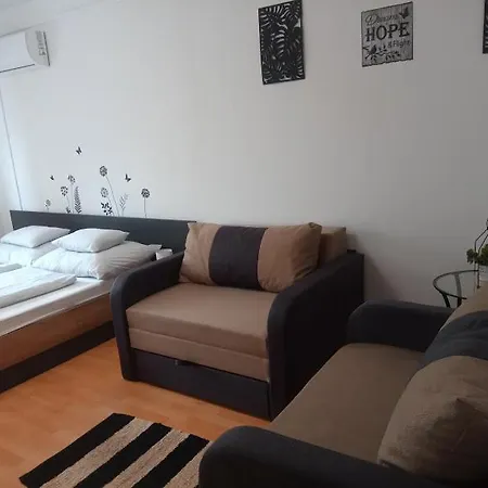 Merrelax Apartman *